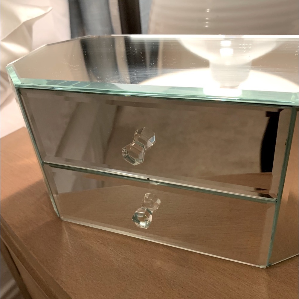 Mirrored jewelry box